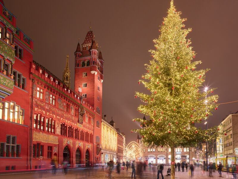 “Adväntsboxz” on the Marktplatz” (D’Adväntsbox uff em Märtplatz)